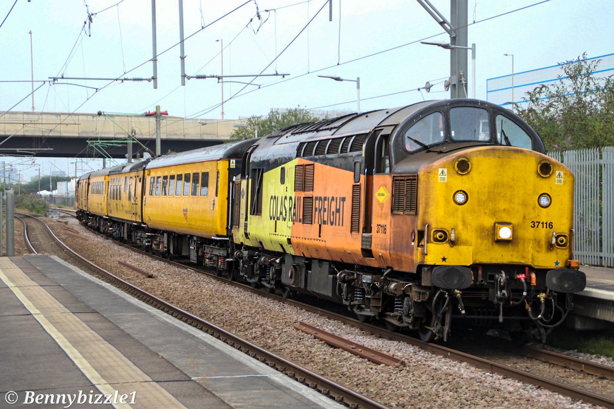 Bennybizzle (@bennybizzle1) on Twitter photo #TractorThursday <a href="/ColasRailUK/">Colas Rail UK</a> 37116 leads the monthly PLPR2 test train through Dagenham dock. MENTOR, the pantograph fitted Mk1 can be seen in the middle of the train.
37057 was on the rear <a href="/TheGrowlerGroup/">The Growler Group</a> #TractorThursday <a href="/ColasRailUK/">Colas Rail UK</a> 37116 leads the monthly PLPR2 test train through Dagenham dock. MENTOR, the pantograph fitted Mk1 can be seen in the middle of the train.
37057 was on the rear <a href="/TheGrowlerGroup/">The Growler Group</a>