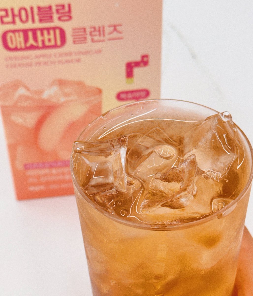 dding2bab's tweet photo. 이로하스 복숭아물 먹고싶을때마다 대신 마시는거 
🍑라이블링 애사비 복숭아맛  

말티톨 없이 당류 0g인데 은은한 복숭아 단맛이 느껴지는게 
잘 익은 복숭아 베어물었을 때의 딱 그 맛.. ㅈㅉ맛있슨 https://t.co/Cw3ANrDctG