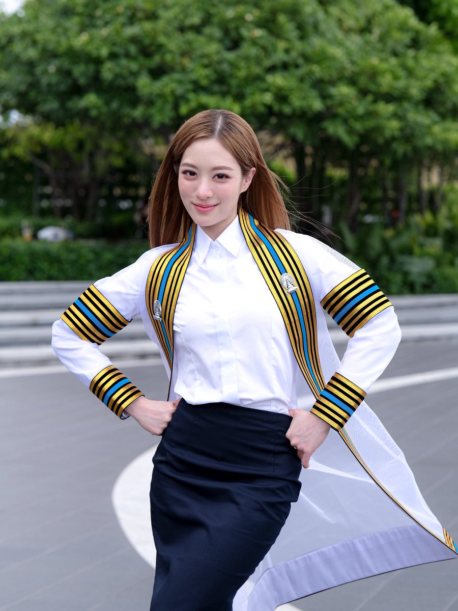 หนูเรียนจบแล้วน้า มาหากันได้มั้ยยย มหาบัณฑิตจะรออยุ่ที่คณะบัญชี จุฬา วันที่ 6 กยนี้ 10.30-14.30น ค้าบ นุจะทำให้ลุงป้าน้าอาพุมจัย