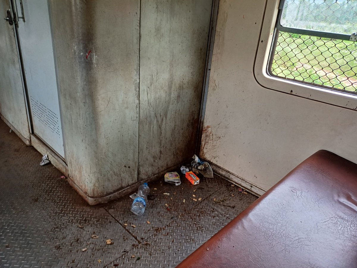 mitra_bhanu's tweet photo. @RailMinIndia @railcomplaint In my recent journey 14/08/2025 passenger train no-68132, lot of dust on the floor. This made travel uncomfortable for passengers, I request immediate cleaning and regular maintenance to ensure a clean and healthy environment for all travelers. https://t.co/zLybRFIBa3