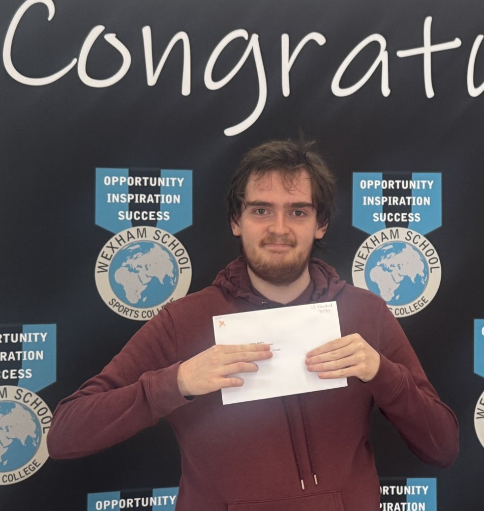 Wexham_School's tweet image. Remarkable Robert! Robert is off to @UniofReading to read #Biomedicalengineering .  The team @Wexham_School couldn&apos;t be any prouder of you! Good luck on your next chapter! #ALevelResultsDay #alevels2025 #alevelresults #Alevel #readinguniversity #wexhamschool #success