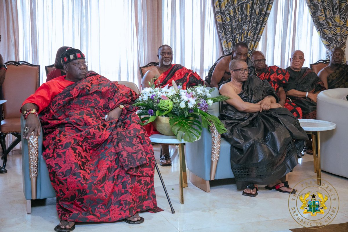 tignews_'s tweet photo. Greater Accra House of Chiefs pay a visit to President Mahama to express condolences over the loss of eight lives in the military helicopter crash.
#TIGPost
London | Ballon D'or | Sammy Gyamfi | May God | Kudus https://t.co/Rxm2LEgC0d