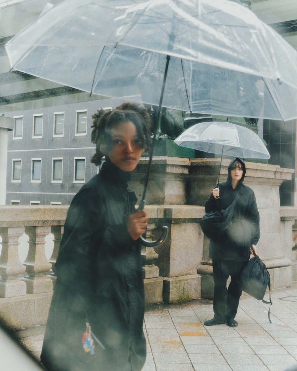 東京、日本橋にて。極寒、雨、早朝の中、撮影ありがとうございました。2025-26A/W今週末から更新されます。