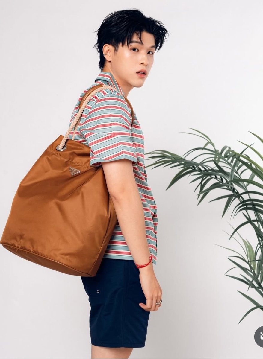 kaew60841619's tweet photo. ลุคพักผ่อนที่ดูหล่อและแพง
🩵☁️
#skywongravee 
#PradaSummerKit https://t.co/Sga1N6r1Q5