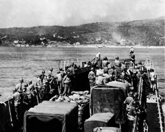 J_M_Jacques's tweet image. 🇫🇷 15 août 1944, 8h : l’opération Dragoon débute, les Alliés débarquent en Provence.
+70 % des 360 000 soldats étaient Français, sous le commandement du général de Lattre.
Éternelle reconnaissance.
#Débarquement #Dragoon #Libération 
@MIRALLESMP @Armees_Gouv