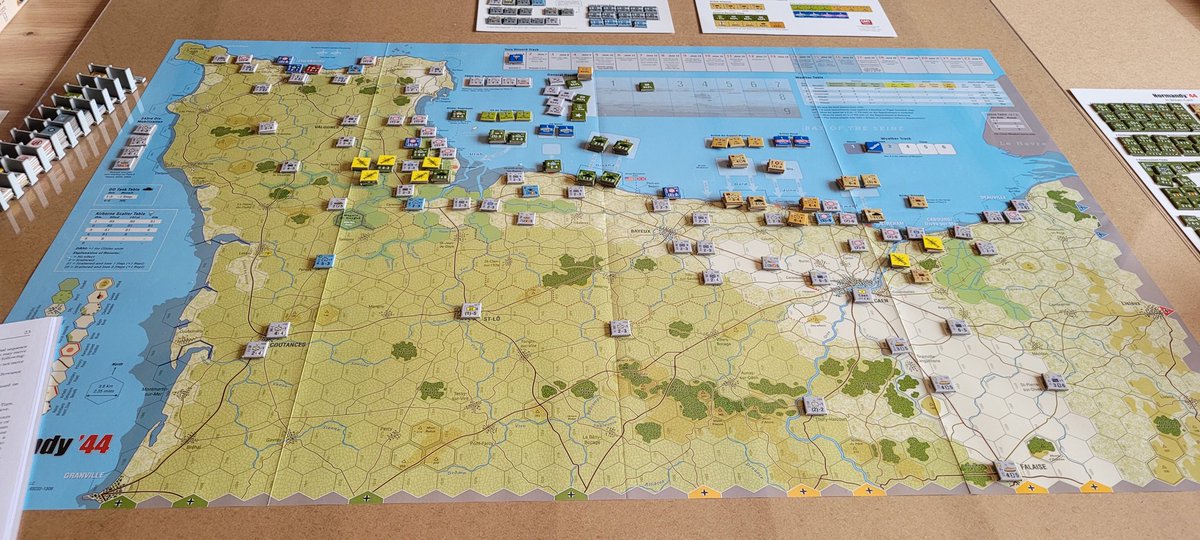 Yorchboardgamer's tweet photo. Han habido algunos retrasos, pero dos meses y pico después del día D, comienza el desembarco con @gmtgames .
#normandy44 #WarGames #juegosdemesa https://t.co/hcTDKtKKVc