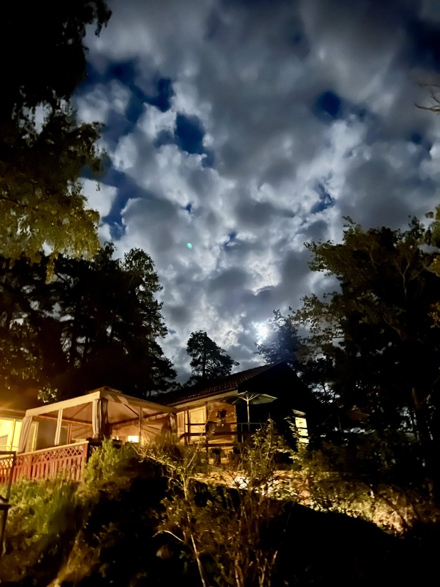 Dramatiska skyar igår …