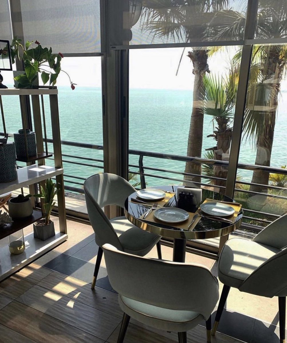 :

من هقوت الناس بالِي في مخابينا
نشوفهم عندنا بـ وجيه ديانه

أحمد الطرقي

📷