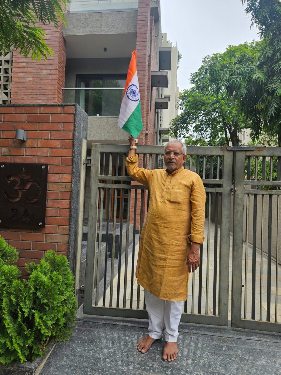 K C Patel (@kcpatelbjpguj) on Twitter photo આજે 'હર ઘર તિરંગા' અભિયાન અંતર્ગત નિવાસસ્થાને રાષ્ટ્રધ્વજ લહેરાવ્યો...
આદરણીય વડાપ્રધાન શ્રી <a href="/narendramodi/">Narendra Modi</a> સાહેબના નેતૃત્વમાં શરૂ થયેલું 'હર ઘર તિરંગા' અભિયાન સૌને એકતાના તાંતણે બાંધી રાષ્ટ્રભાવનાને સશક્ત બનાવે છે. આજે 'હર ઘર તિરંગા' અભિયાન અંતર્ગત નિવાસસ્થાને રાષ્ટ્રધ્વજ લહેરાવ્યો...
આદરણીય વડાપ્રધાન શ્રી <a href="/narendramodi/">Narendra Modi</a> સાહેબના નેતૃત્વમાં શરૂ થયેલું 'હર ઘર તિરંગા' અભિયાન સૌને એકતાના તાંતણે બાંધી રાષ્ટ્રભાવનાને સશક્ત બનાવે છે.