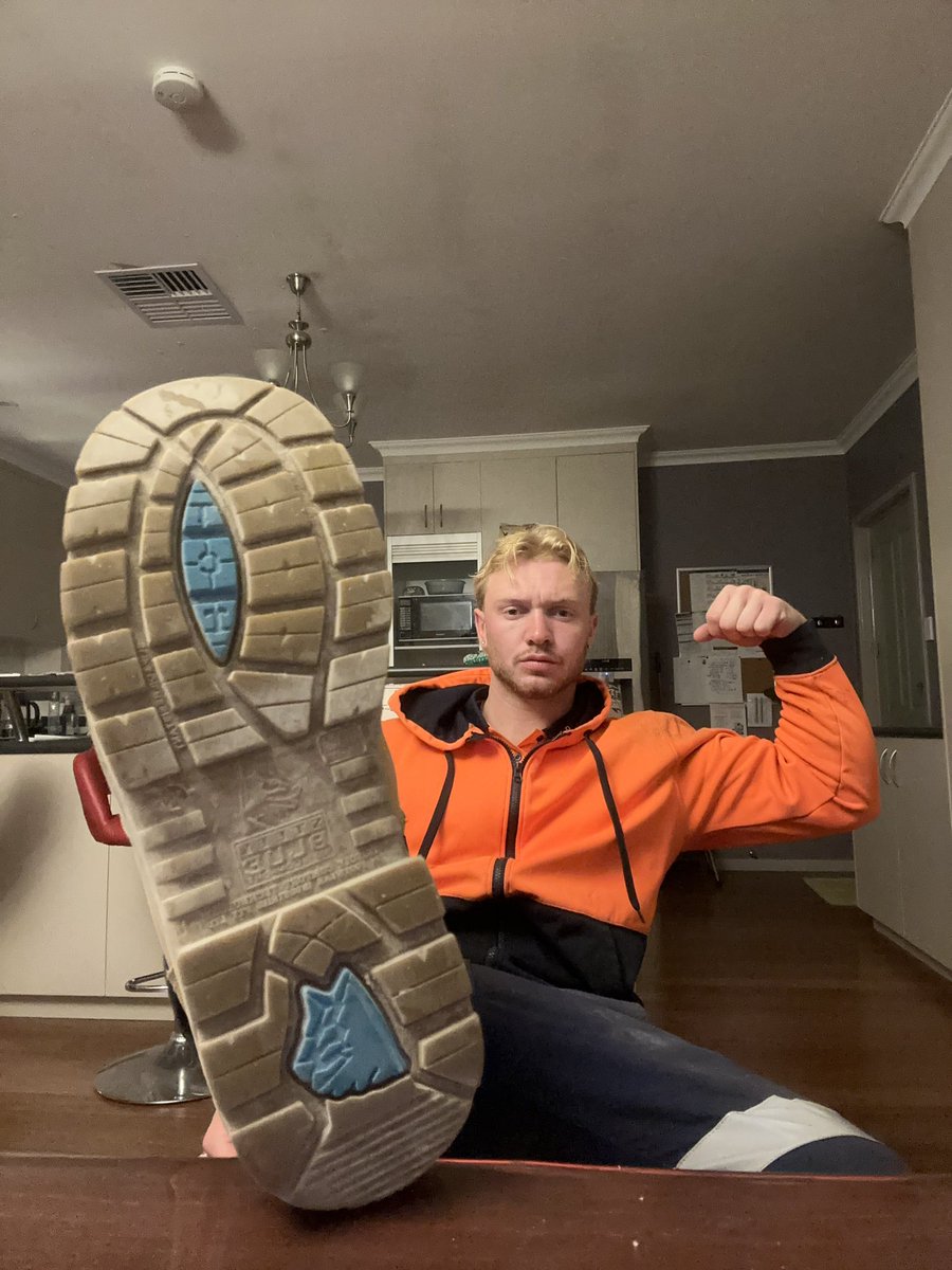 AlphaJohn22's tweet photo. Long hard day at work! Who wants to worship my feet? 
Alpha findom cashpig  cashmaster https://t.co/5p7USRhYUy
