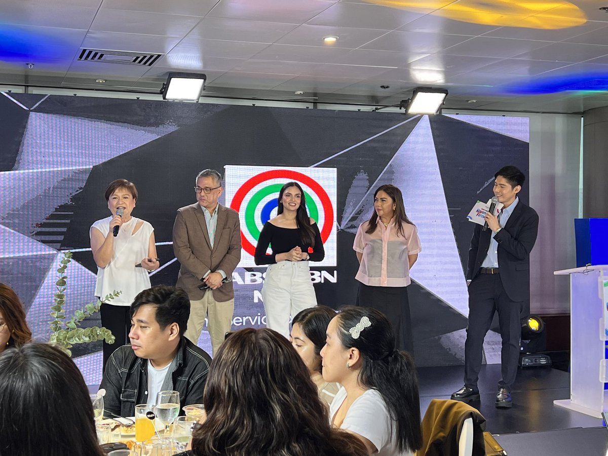 ABSCBNpr's tweet photo. Kapamilya journalists invites audiences to watch ABS-CBN News and Integrated Affairs’ programs.
#DZMM #BeyondTheExhange #TVPatrol # #WinnieCordero #RicoHizon #GanielKrishnan #KarminaConstantino https://t.co/IkWUzIclMu
