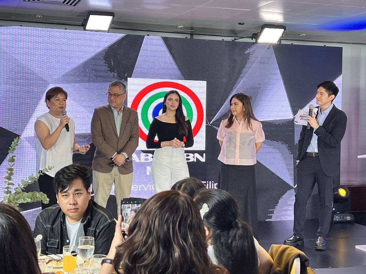 ABSCBNpr's tweet photo. Kapamilya journalists invites audiences to watch ABS-CBN News and Integrated Affairs’ programs.
#DZMM #BeyondTheExhange #TVPatrol # #WinnieCordero #RicoHizon #GanielKrishnan #KarminaConstantino https://t.co/IkWUzIclMu