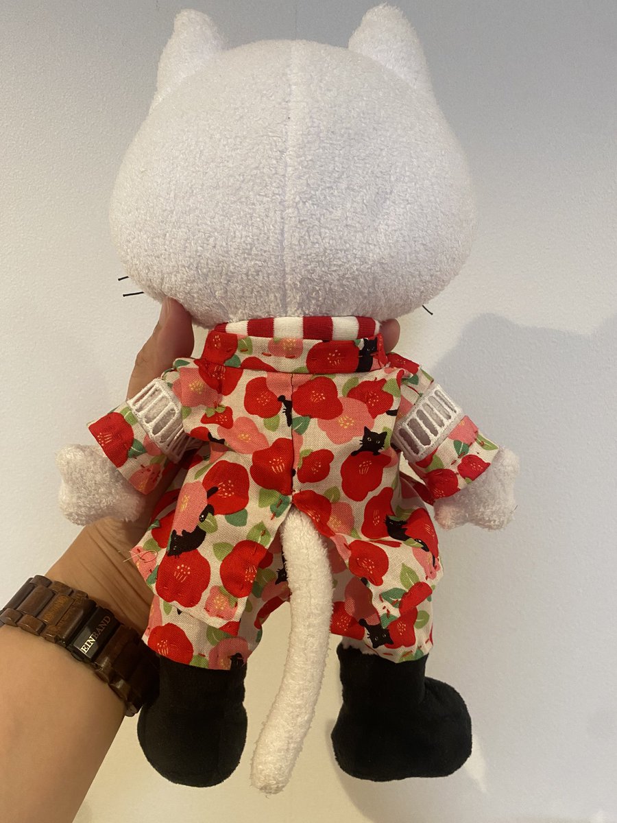 miyakoko_3855's tweet photo. 家のミシン引っ張りだしたけど、古すぎて使い物にならず、この間手縫いで1日かけて作った甚平🐈‍⬛
(はしごレース太かったか…？)
そろそろ簡単なやつでいいからミシン買いたいなぁ。

今回も、ばんさん(@bam65bi )の型紙お借りしました！ https://t.co/nIvC30WbcQ