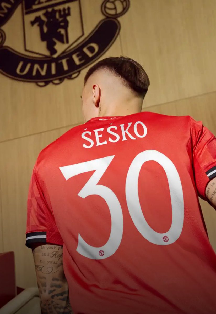 🚨🗣️ Rooney: “Benjamin Sesko is an important signing as a focal point, he is fast, good with the ball, and in the air.” #MUFC