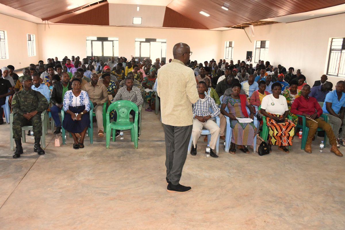 Umuyobozi w'Akarere <a href="/richardgasana/">GASANA Richard</a> arikumwe  n'Umuyobozi w'Akarere wungirije <a href="/sekanyangeJL/">Sekanyange J.Leonard</a> bayoboye inama y'ubukangurambaga ku iterambere ry'amakoperative n'ibibina yahurije hamwe abayobozi b'amakoperative n'ibibina byo kuzigama no kugurizanya. <a href="/RwandaLocalGov/">Ministry of Local Government | Rwanda</a> <a href="/RCARwanda/">Rwanda Cooperative Agency</a>