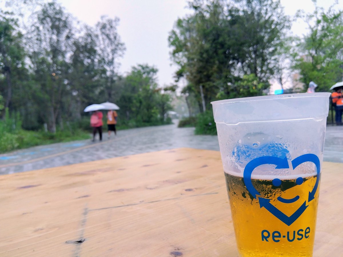 asanojohn's tweet photo. ビール、雷雨だよ。

#万博 https://t.co/6BZkNABK8T