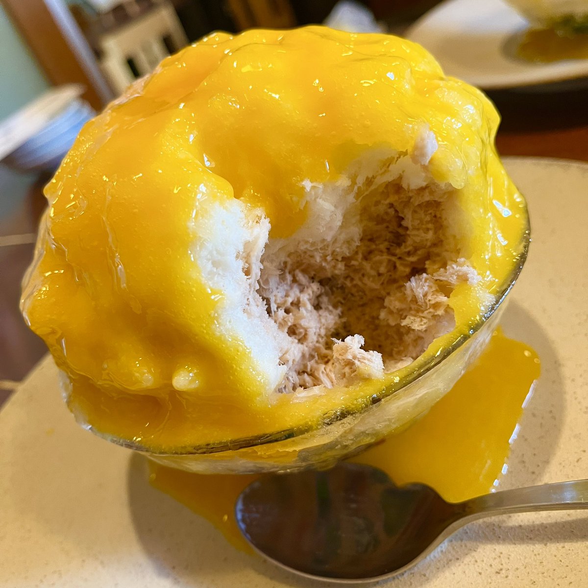 ebi17ebi17's tweet photo. 今年初のかき氷〜🍧✨
マンゴー×プーアルで最高にイカした味だった〜🥭🥛🫖
食べ進めた先が、思った以上にツナマヨでそれもとても良かった✨ https://t.co/ATxBkZQ0kf