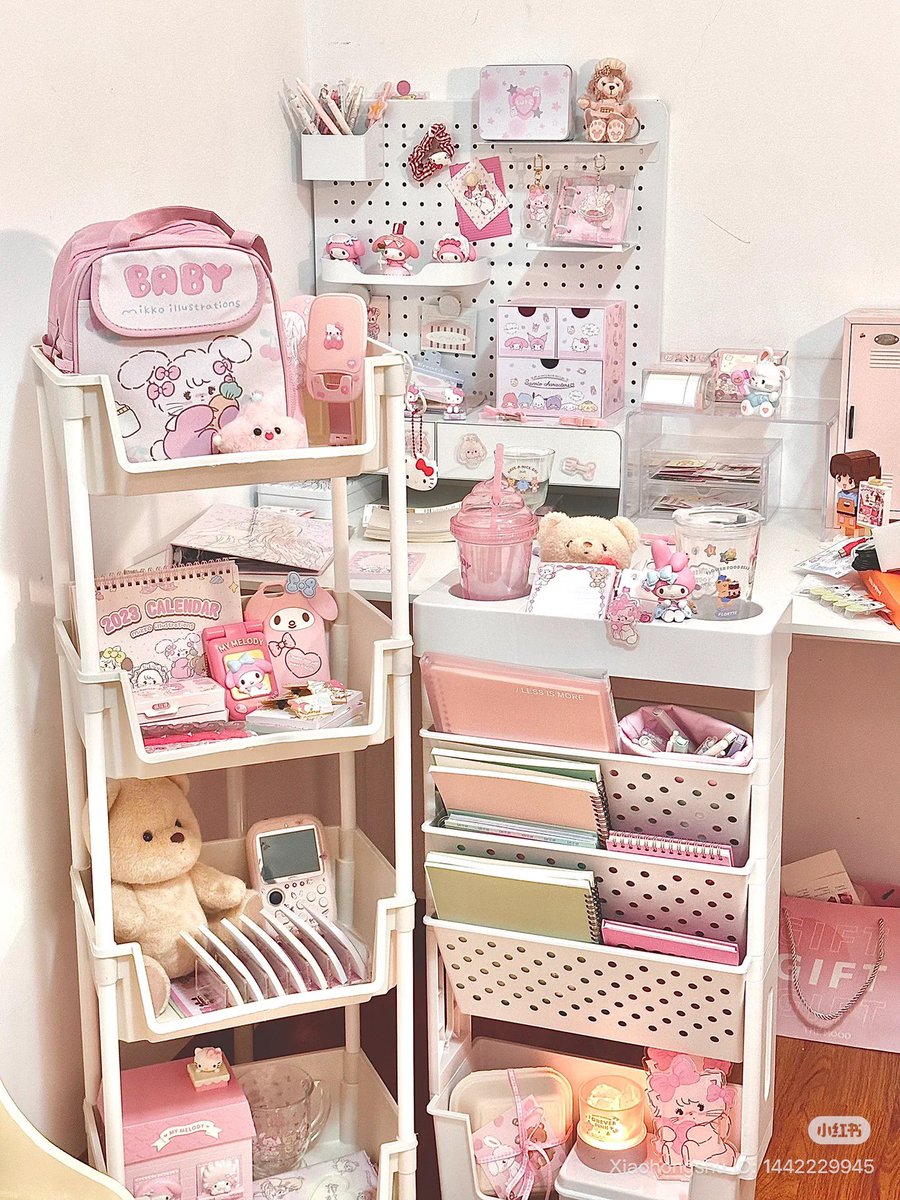 girlboss tweet media