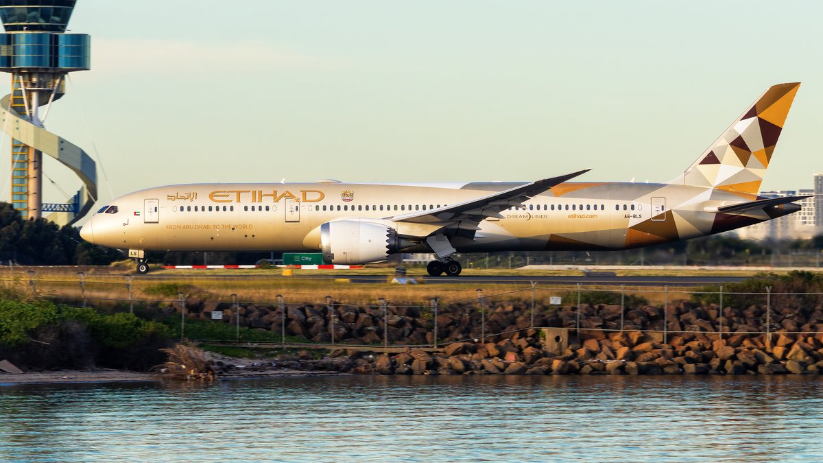 Etihad Airways tweet media