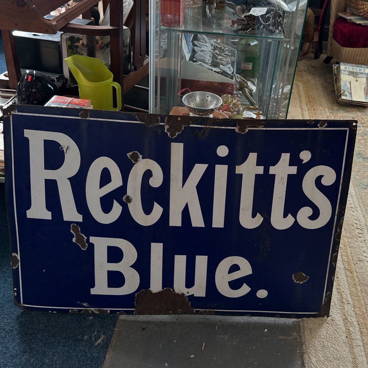 astraantiques's tweet photo. Good morning! It’s a beautiful day here in Lincolnshire. Open 10-5pm
#enamelsign #vintageadvertising #oldadvertising #astraantiquescentre #hemswell #lincolnshire #reckittsblueenamelsign #antiques https://t.co/vOgfTyokE5