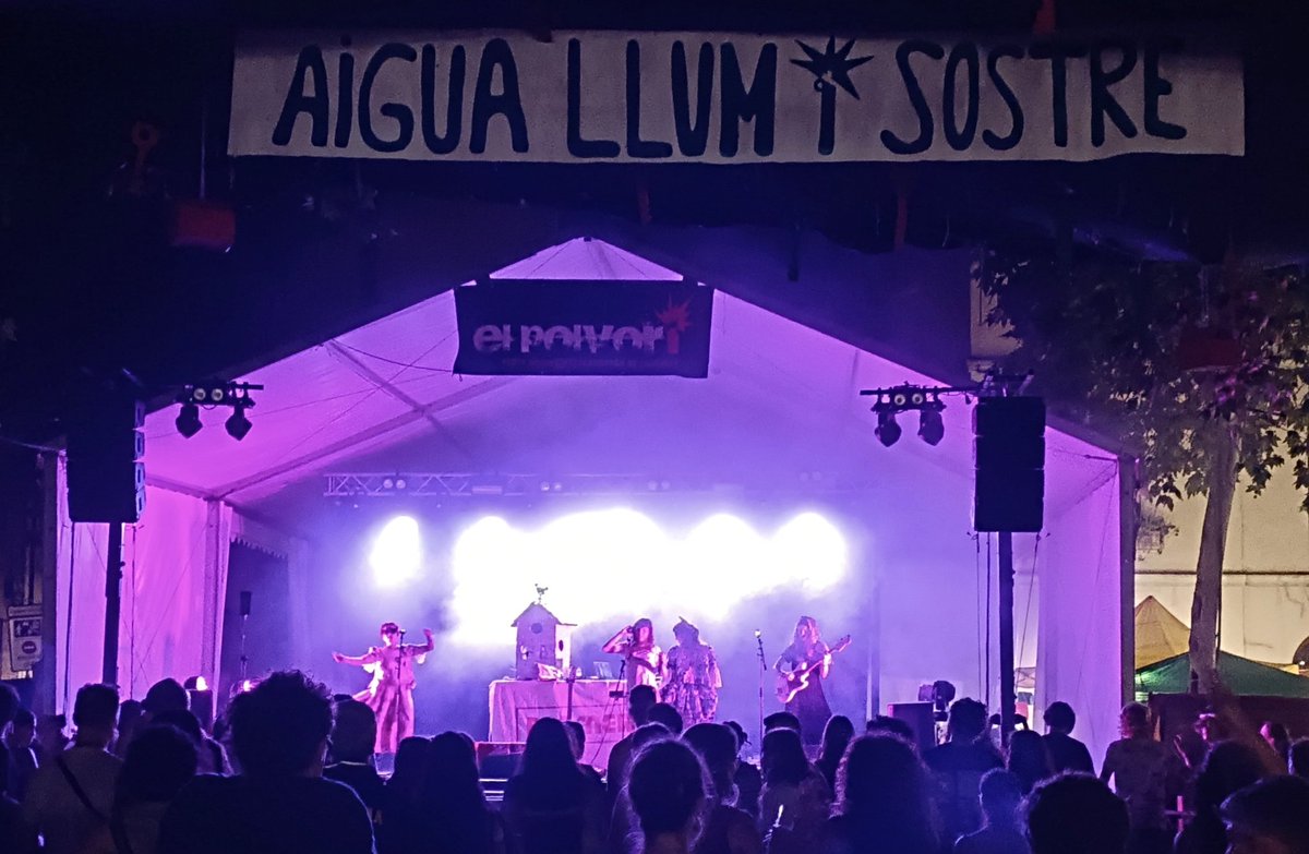 Aigua, llum i sostre. Gran actuació d'Aina Palmer, <a href="/palmerisme_/">PALMER</a> al pregó de festes de Cardedeu, per al <a href="/PolvoriCardedeu/">El Polvorí Cardedeu</a>