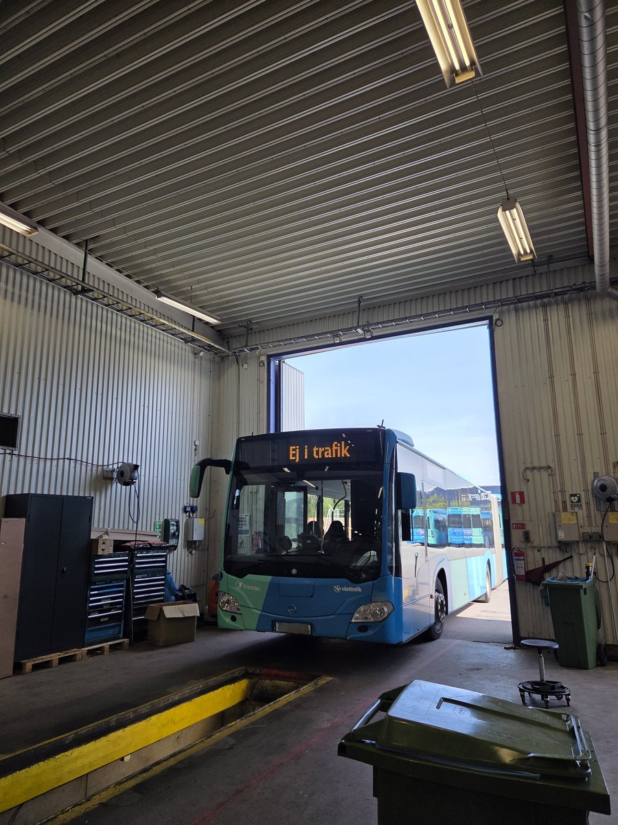 hexletter's tweet image. Конечно ты не в трафике, ты в мастерской, адыхаешь