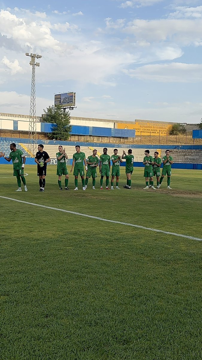 SADvillaverde's tweet photo. Ayer volvió 𝗘𝗟 𝗕𝗢𝗧𝗧𝗜 y cosechó un punto fuera de casa ademas mantuvo la portería a cero en el primer partido disputado en esta pretemporada.

VAMOS BOTTI 💚⚽️

#elbotti #vamosbotti💚 #3rfef #elbarriohumildadesfuerzo https://t.co/VBtZzpqHDs