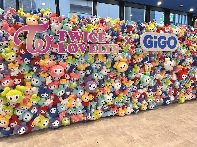 GiGO総本店 にて #TWICELOVELYS キャンペーン開催中です💕 対象機に500