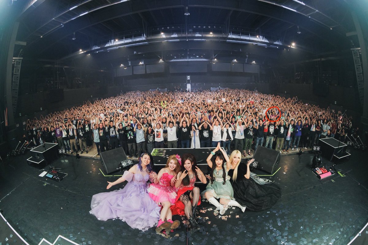 aXXphalt's tweet photo. 一晩経っても興奮冷めやらぬ #Aldious ですがちゃんと写真に写ってて良かったです。
#アルディアス https://t.co/A4a6Kd7GCq