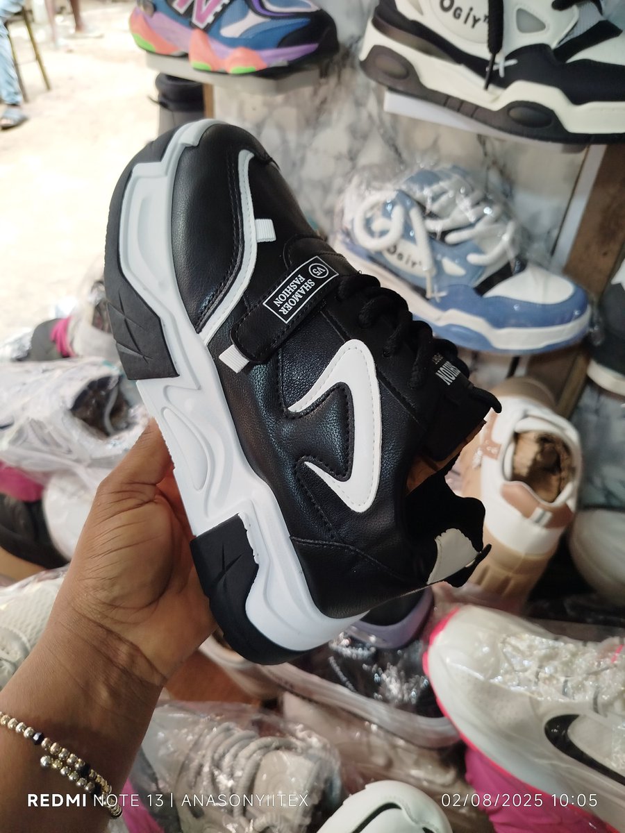 OnyiiAn's tweet image. For your cheap and affordable sneakers in wholesale and retail quantities ANASONYITEXCOLLECTION have you covered. We are located in ochanja market Onitsha Anambra state. Delivery nationwide. Chat us on WhatsApp 07037417822. With just #15,000 any of  this beauty could be yours