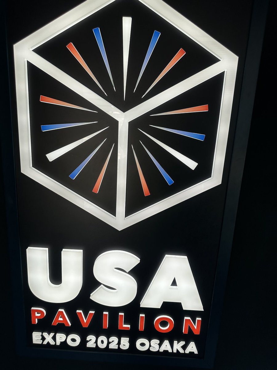 USA Pavilion was odd. Cute Mascot! Part of the tour had no AC and the space/nasa part never mentioned SpaceX but did mention Blue Origin 🤔 Did briefly show Tesla and self driving though. (4 seconds 😆)