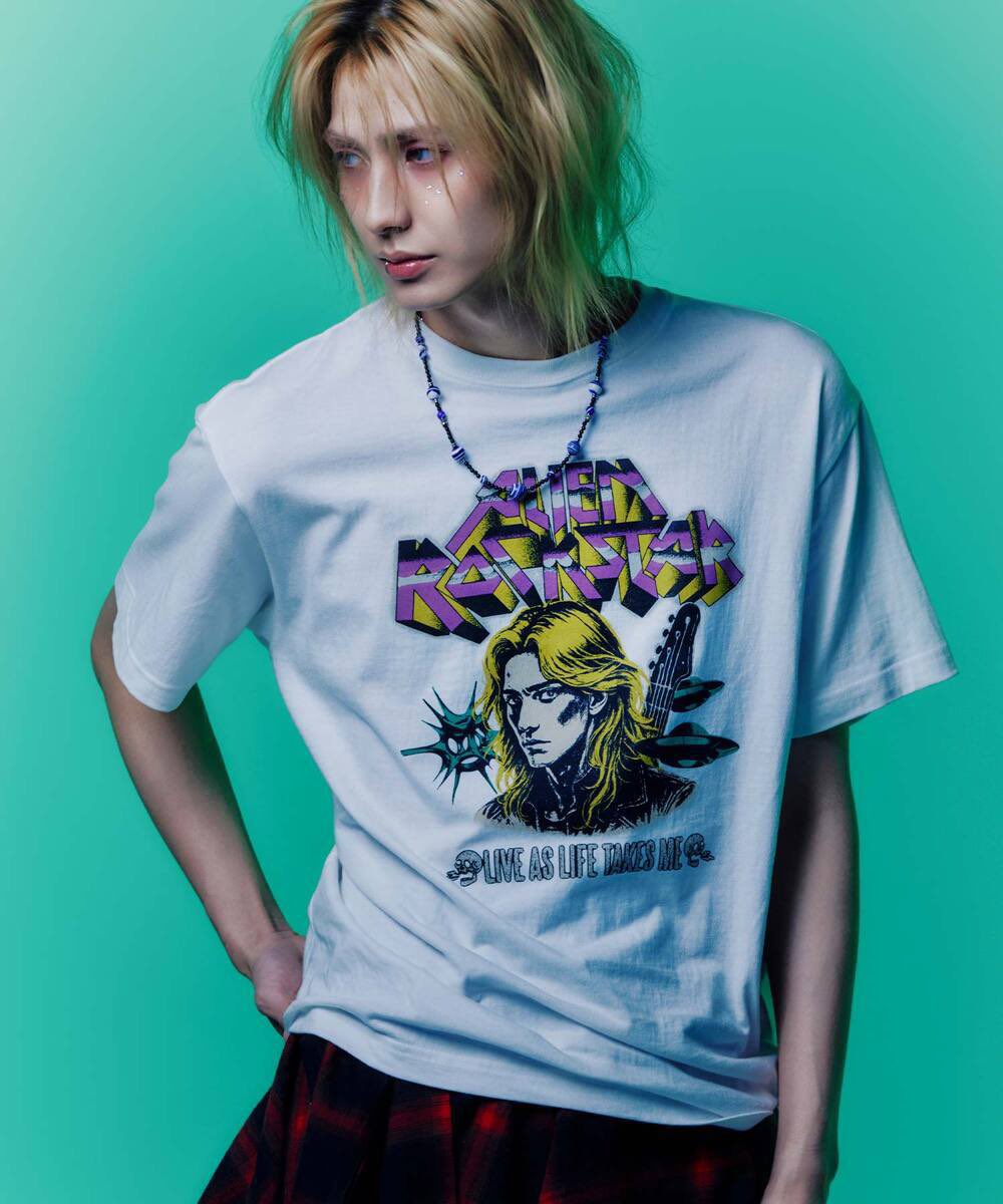 hes so damn beautiful i am going to commit crimes to know the secret