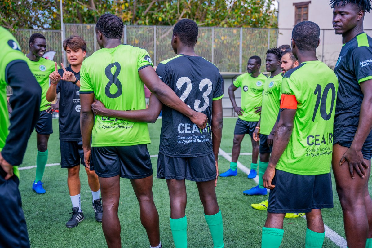 FundacionLaLiga's tweet photo. 🤲🏾 El fútbol es sinónimo de 𝐫𝐞𝐬𝐩𝐞𝐭𝐨. 🥰
@CEARefugio 🌍
#CEARCF https://t.co/spos9gC7V4