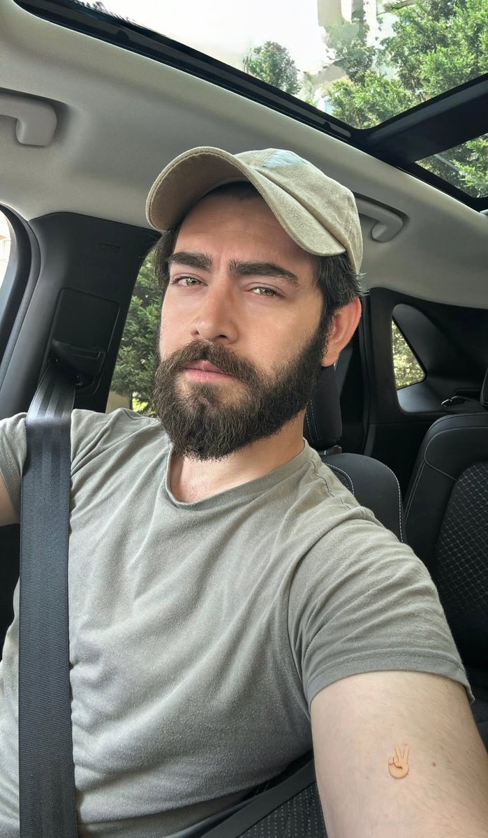 °• Sakallar baya uzamış yeni imaj yeni proje için hazırız 🫡🤍

#BarışBaktaş