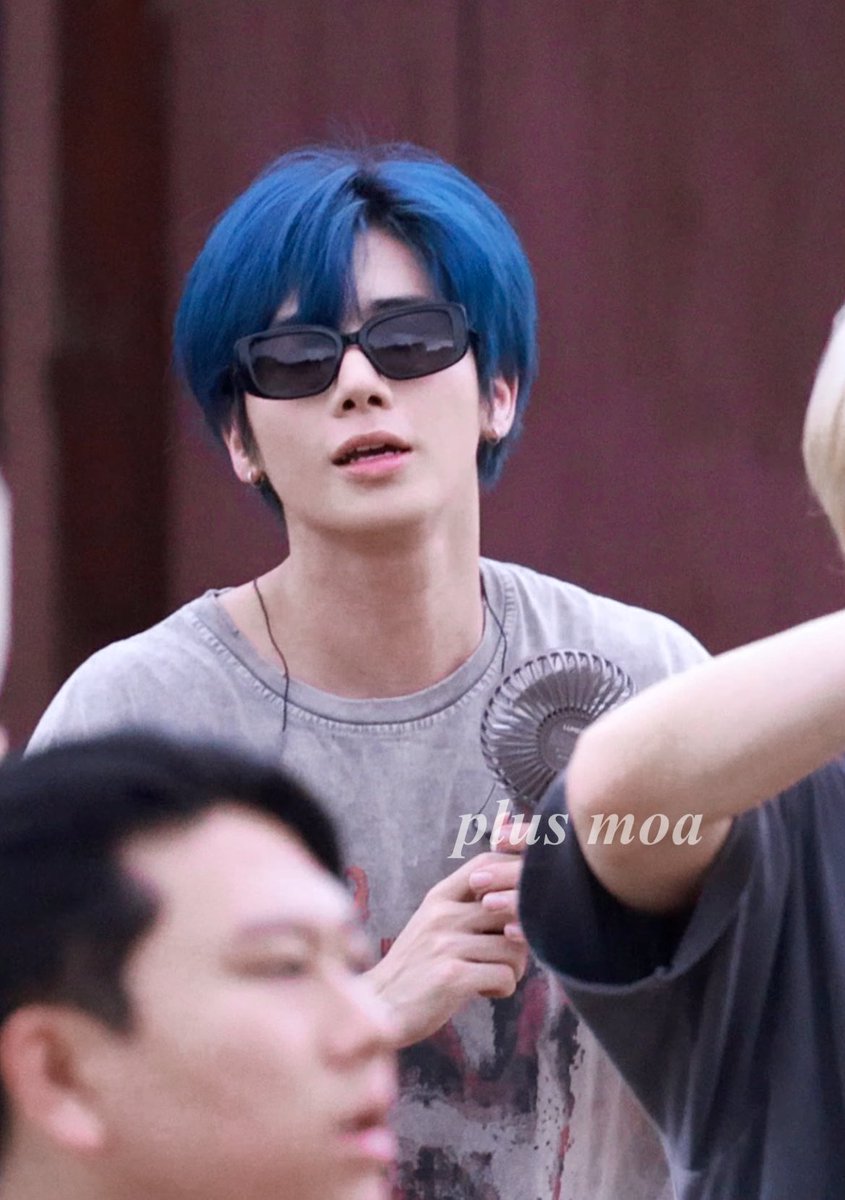 taehyun at rehearsal today 😎
