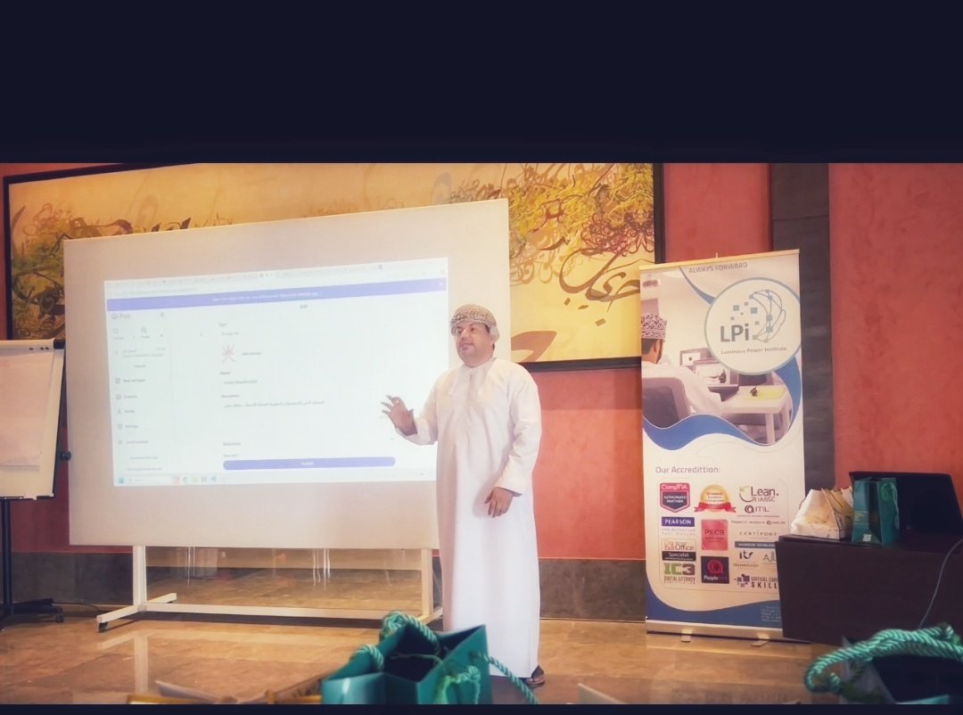 نختتم اليوم برنامج "الذكاء الاصطناعي في بيئة الأعمال – صلالة 2025" 💻🌴رحلة مليئة بالمعلومات التقنية المثرية والمشاريع الإبداعية القيّمة التي تعكس الابتكار في عالم الأعمال. 🚀
#الذكاء_الاصطناعي
#تعليمية_الظاهرة