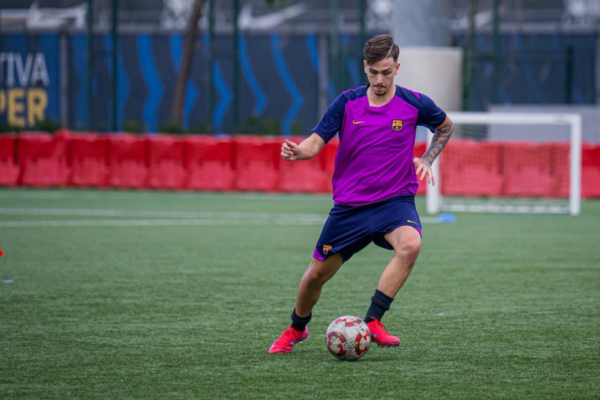🤝 El FC Barcelona ha arribat a un acord amb el jugador Pol Mancheño  per a la seva incorporació al Club en l’etapa juvenil

🆕 El davanter ja s’entrena amb el Juvenil B blaugrana

🙌🏼 Benvingut!

#FCBMasia 💙❤️