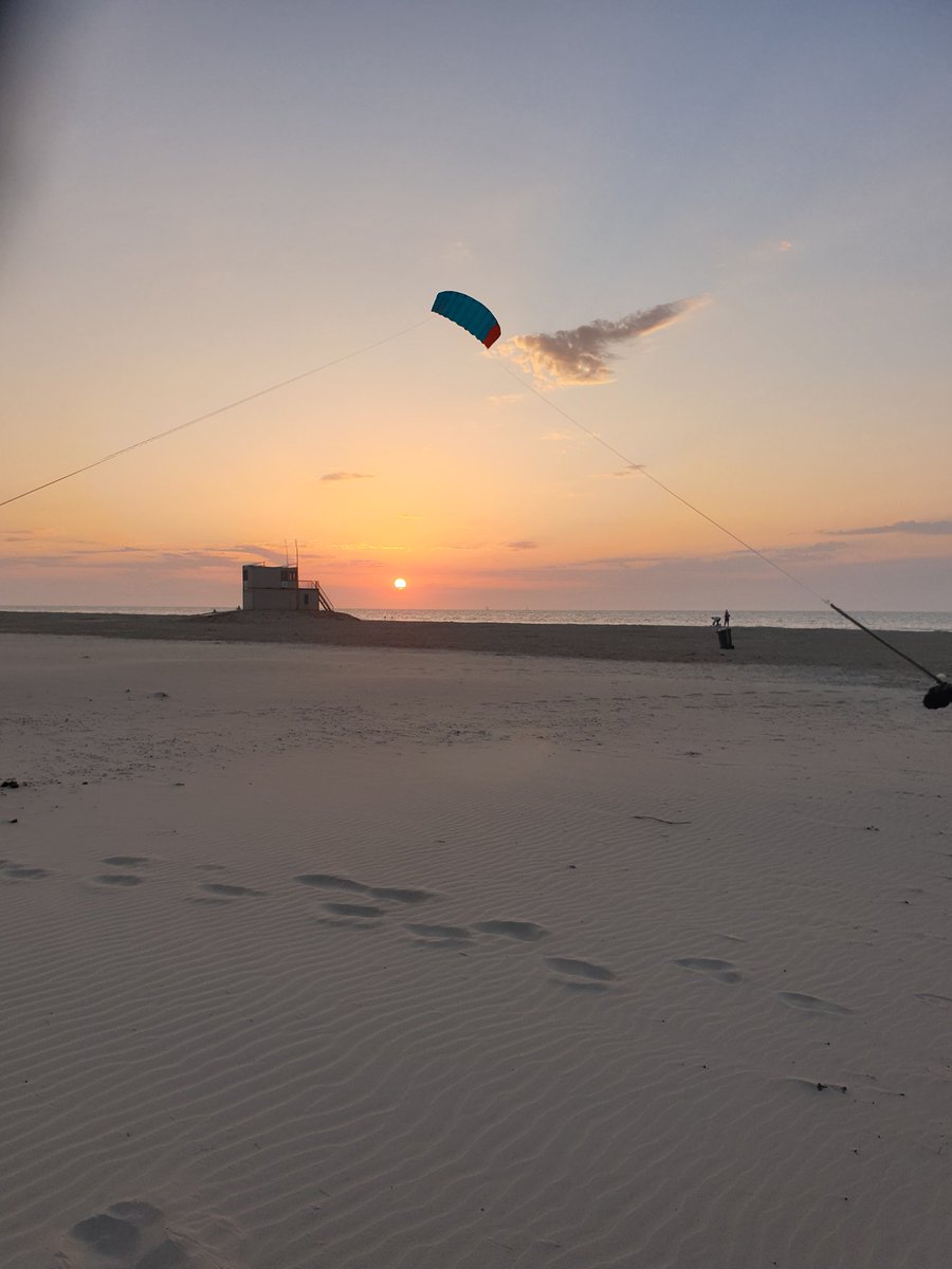 JPvanAlten's tweet photo. Weekje @terschelling zit er bijna op, prachtig weer gehad. Ik kom er graag, hopelijk lukt het volgende zomer als uitstapje weer. Gefietst, gewandeld, gezwommen en onze  dochter kwam ook even langs. https://t.co/kdpuAr3Cp8