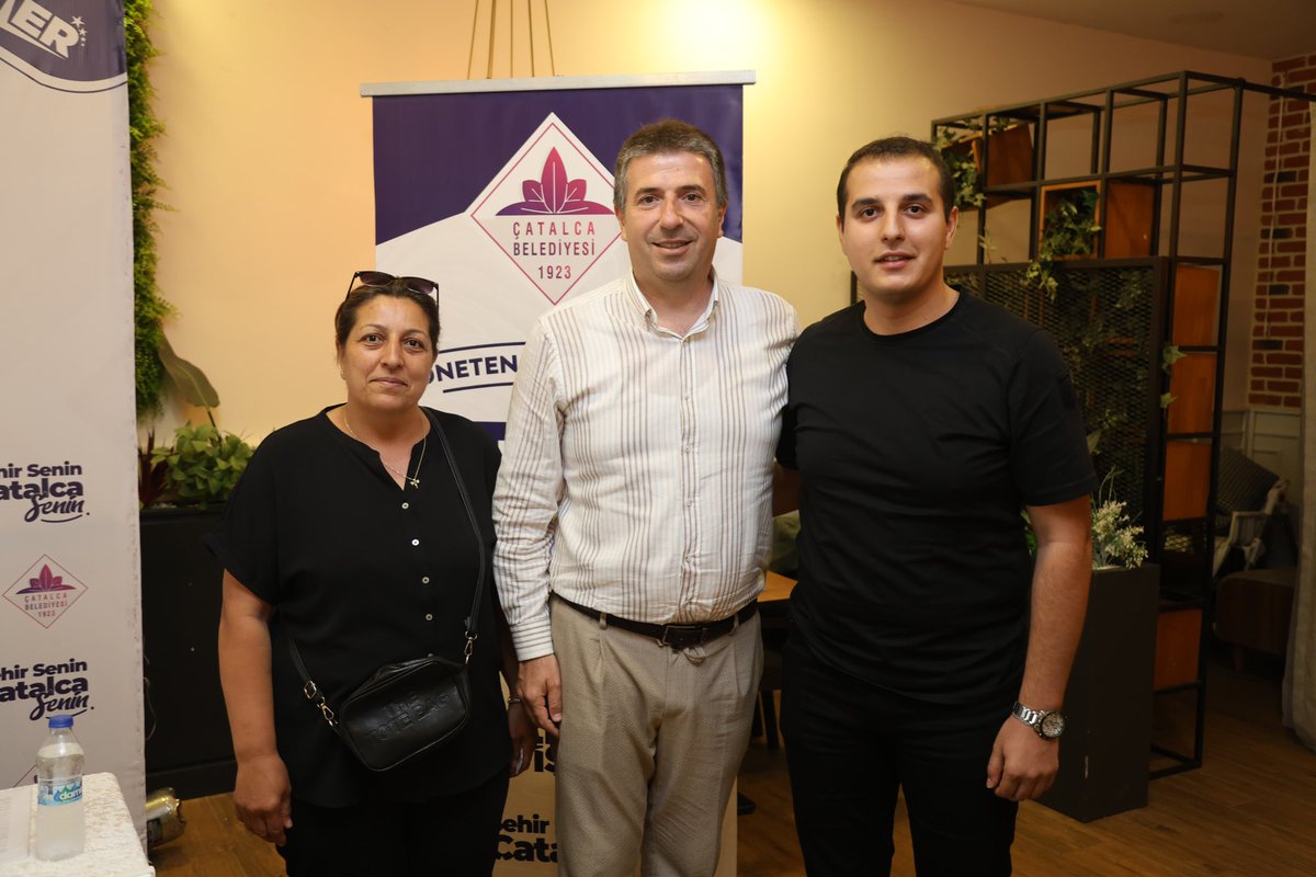 Başkan Erhan Güzel, Halk Günü programında Millet Bahçesi Sosyal Tesisleri’nde hemşehrilerimizle buluşarak taleplerini, önerilerini ve sorunlarını dinledi; çözüm için gerekli birimlere talimat verdi.

Halk Günü programımıza katılarak talep ve önerileriyle katkı sunan tüm