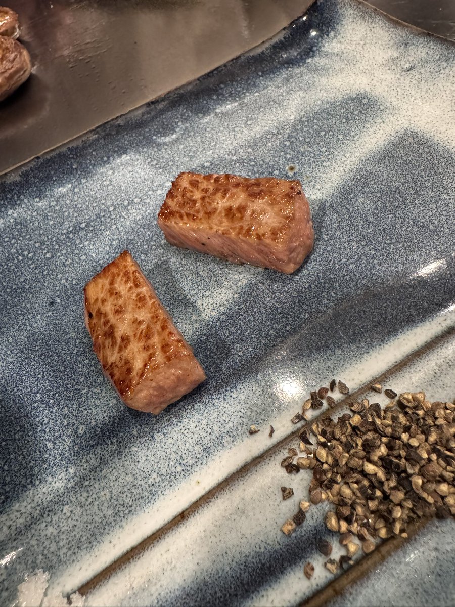 laredgutierrez's tweet photo. Ya me podré morir en paz jajajajjajajaj !!!!!! Kobe en kobe la mejor carne del mundo mundial !!!!!! https://t.co/QhwPNa8Oqo