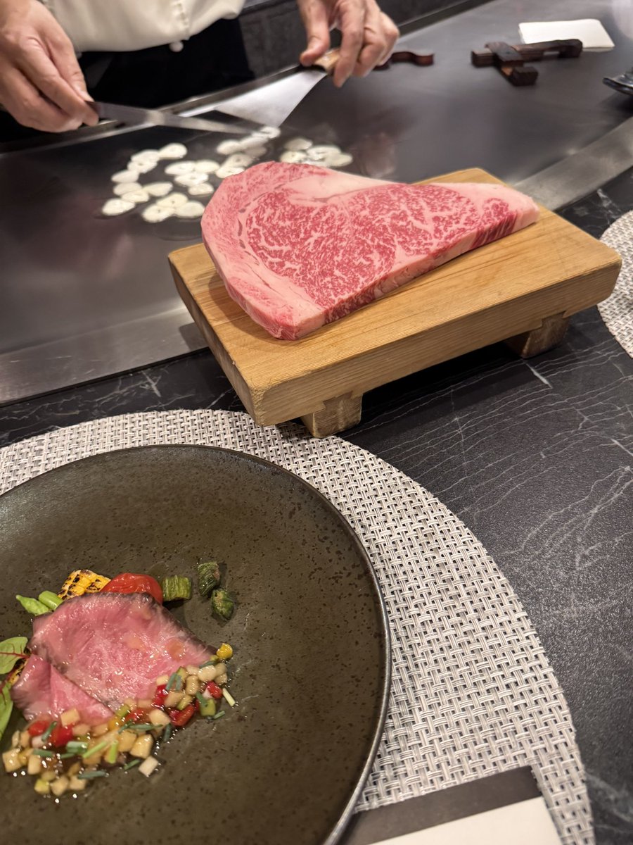 laredgutierrez's tweet photo. Ya me podré morir en paz jajajajjajajaj !!!!!! Kobe en kobe la mejor carne del mundo mundial !!!!!! https://t.co/QhwPNa8Oqo