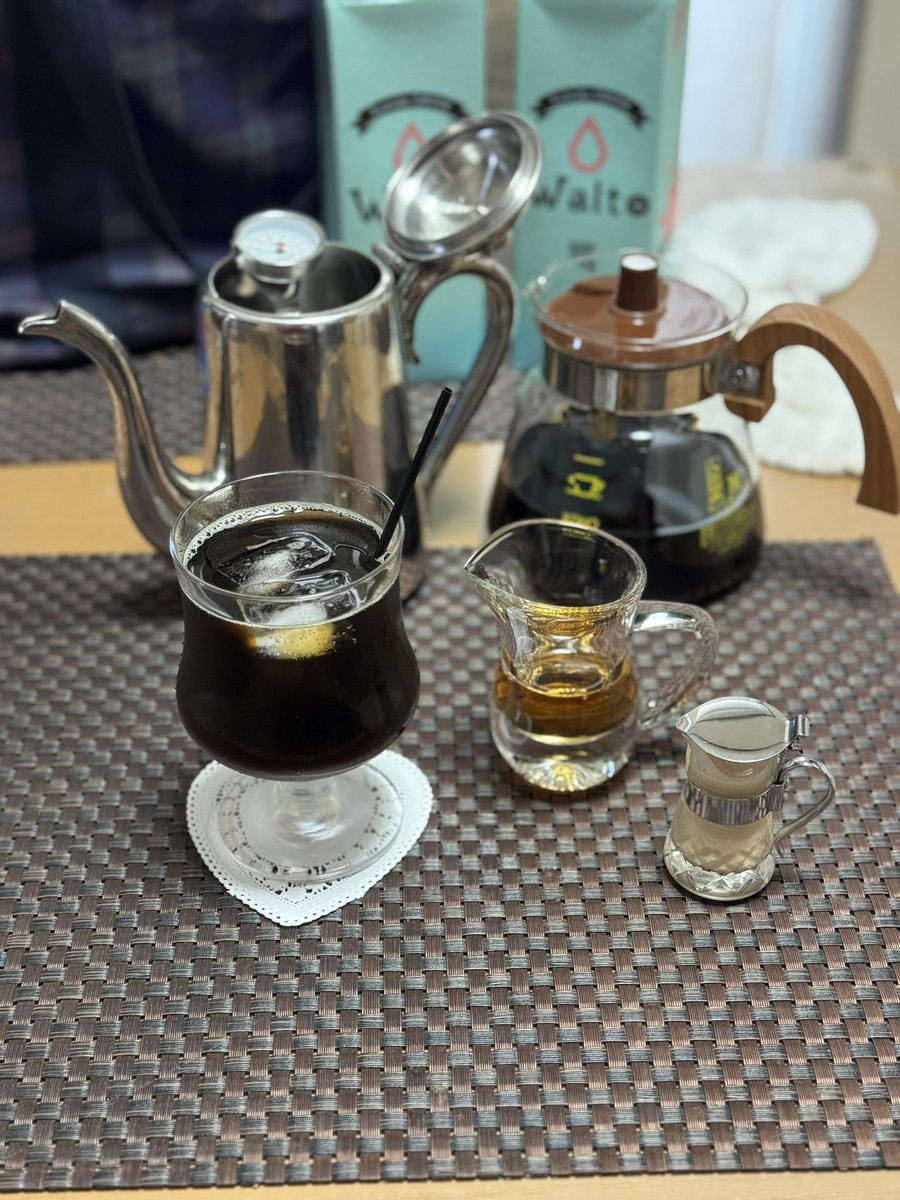 夏休みに入って、いろいろな冷たい飲み物を作り始めました。
家に来てくれた人にお出ししています。
喜んでくれたらうれしい😋