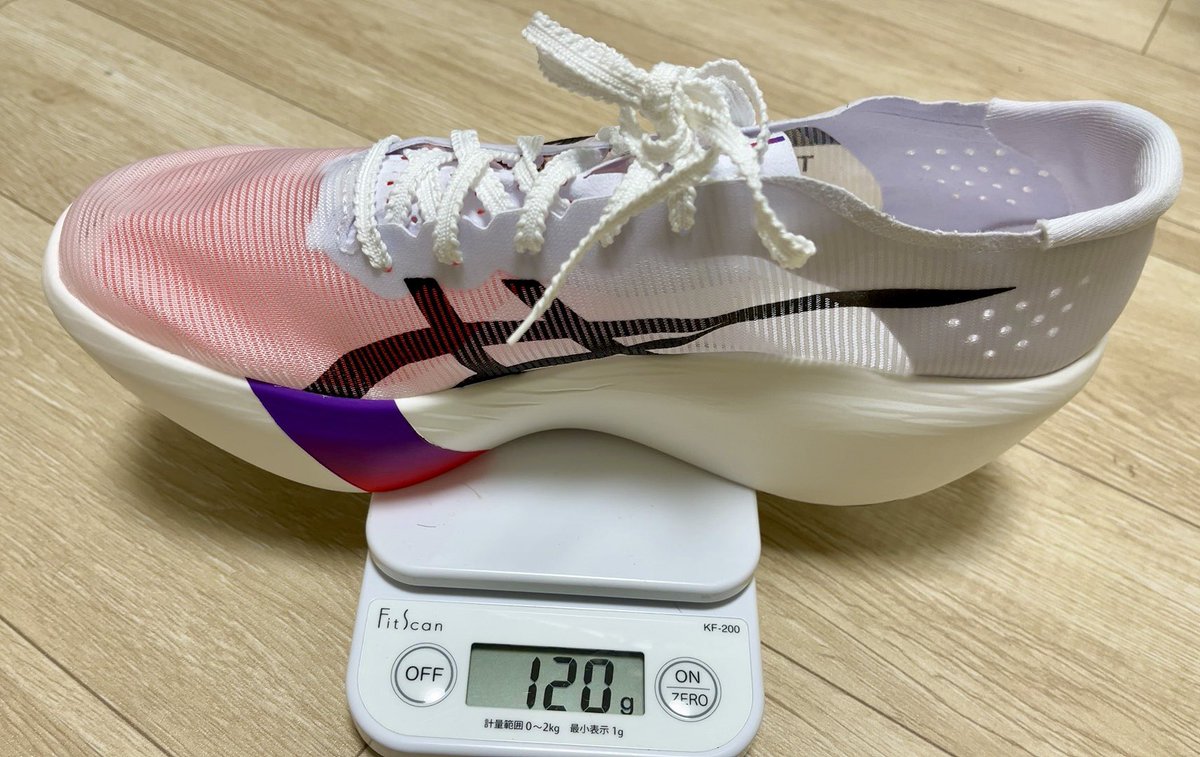 MiyasuNonki's tweet photo. アシックスMETASPEED RAY 120g  サイズ26.0cm   …その軽さに驚愕。 https://t.co/gqbjOFAM5E