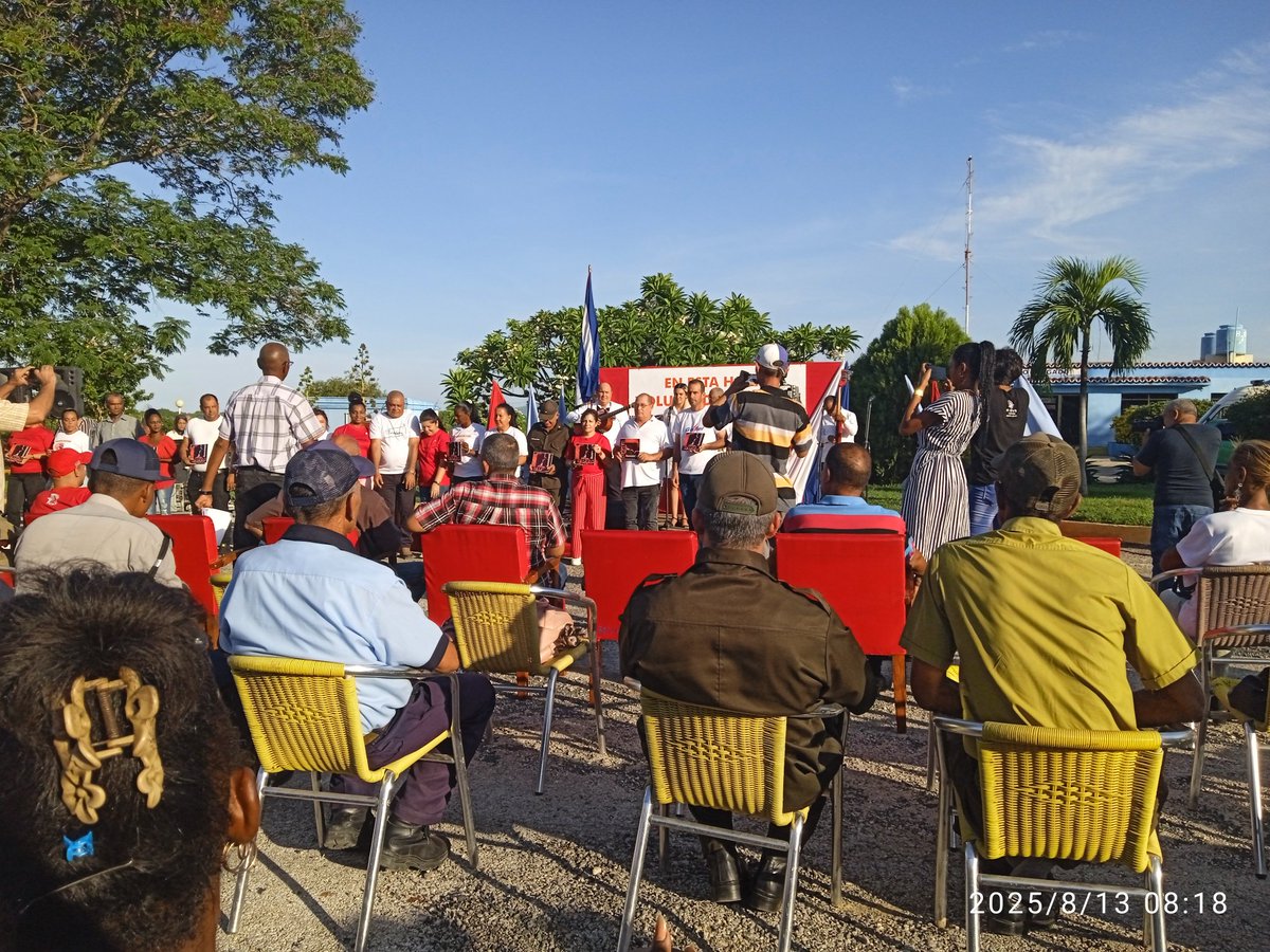 MairaFundora's tweet photo. Homenaje a Fidel en su centenario.#100PorSiempreFidel.  @AndreiArmasBra6 @AlexisLorente74 @DeivyPrezMartn1 @TFontanills @TurinoWilliam #EducaciónTrinidad https://t.co/5ZZ2w5wmL6