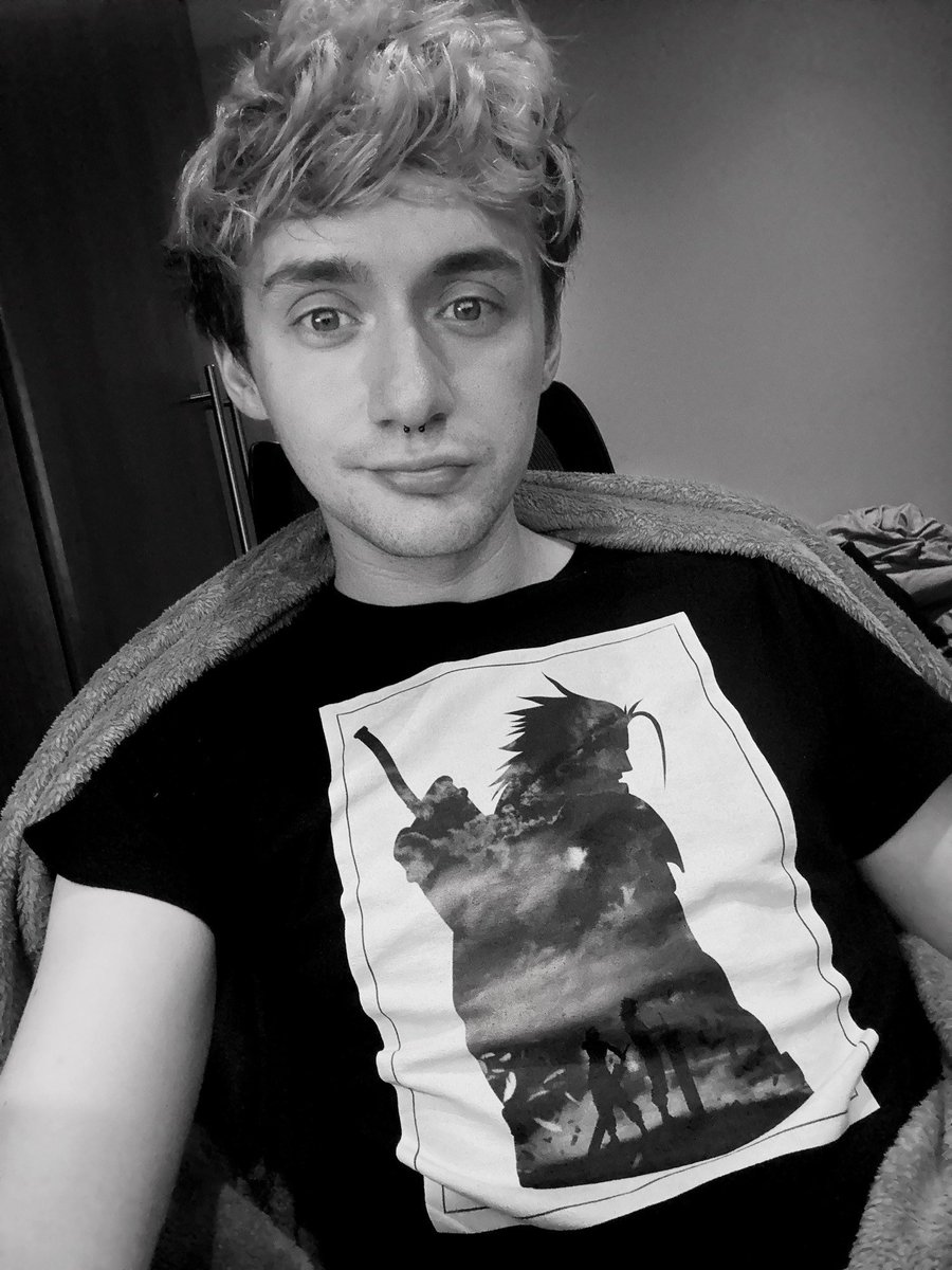 From the tiredest boy 🥱 
today calls for working in my comfiest blanket, reserving strength for the brownies I’m making later!
Missme?😃
