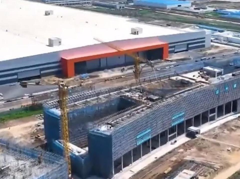 madmaxburn88's tweet photo. 🇨🇳 China has opened a mega factory to mass produce J-35 fighters 

#j35 #China #Galwan #Philippines
#serialproduction #IndiaChinaBorderTension https://t.co/pjuNIhrXcw