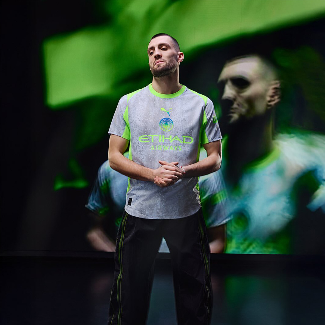 RAIN OR SHINE, WE'LL ALWAYS SHINE. 🌧️✨
-
The new 25/26 Manchester City third kit is here! Your thoughts?
-
#ManCity #PumaFootball