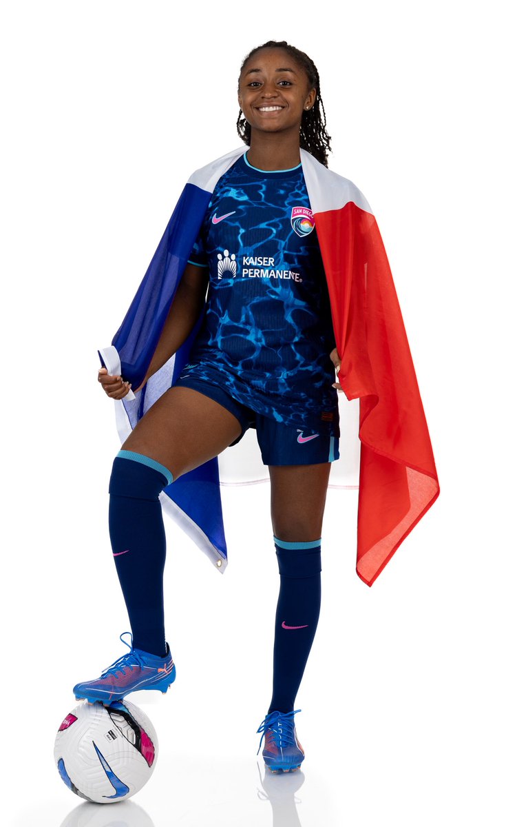 nga_corp's tweet photo. . @LaurinaFazer devrait jouer son 1er match de @NWSL  avec les @sandiegowavefc ce samedi face à  BAY FC 🇫🇷🇺🇸. Let’s go crackita 🚀 #FAZER #SanDiego #NWSL https://t.co/2lUSwFQbkZ