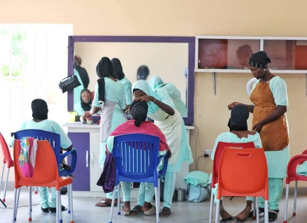 talk2umar247's tweet photo. Zulum's Second Chance Women Skills Acquisition Center Umarari Ngarannam Community of Bolori 2 word.

Hundreds of women are undergoing a rigorous skills acquisition training such as 

• ICT 
• Hair dressing.
• Cosmetology.
•™️Tailoring &amp; fashion.
• Soap Making. https://t.co/0i7oUQbofS