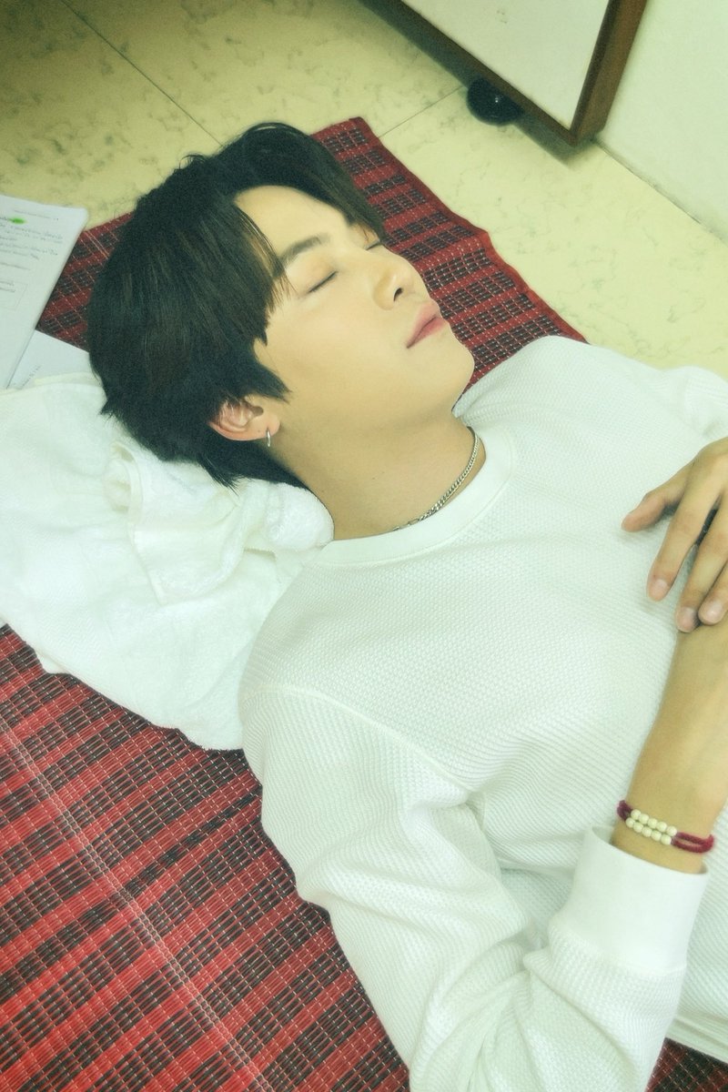 เมื่อพี่ชายสอนให้สู้คน 
หนูเลยฝึกโดยการสู้กับพี่ชายก่อน~😂 
#MelodyofSecrets